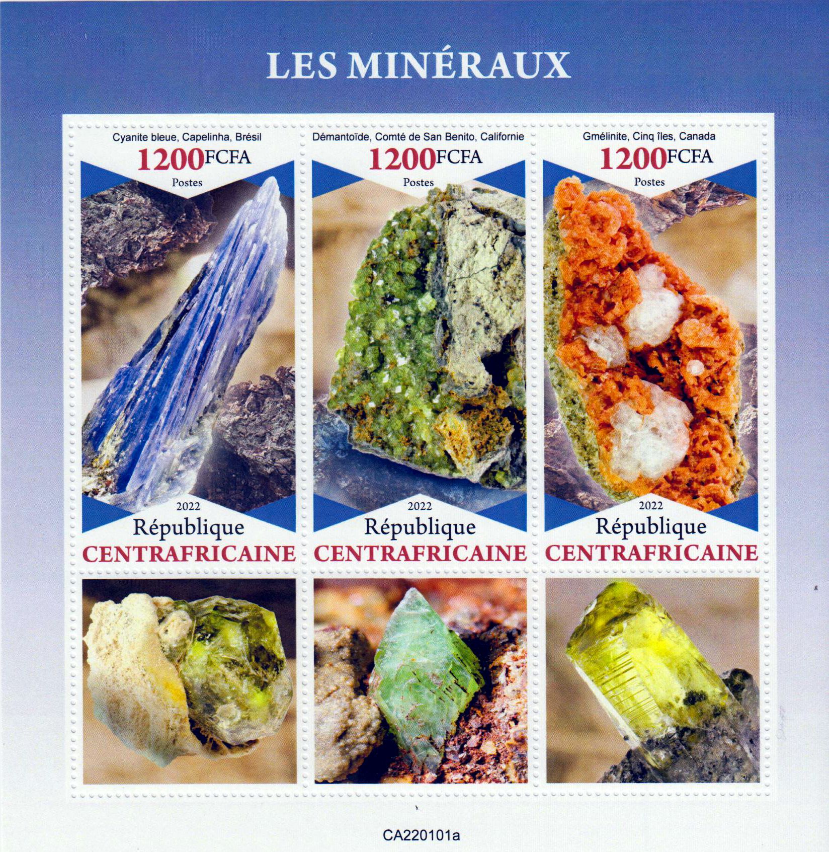 Mineralien 2022, Cyanite, Gmelinite